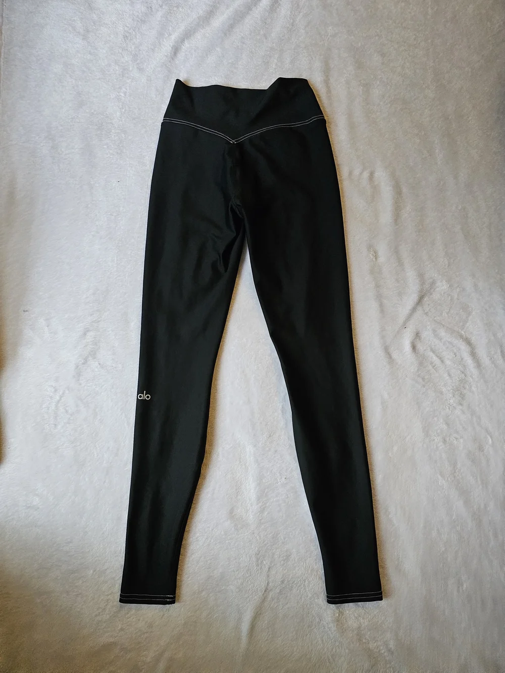 ALO Yoga Black Leggings with White Contrast Stitching